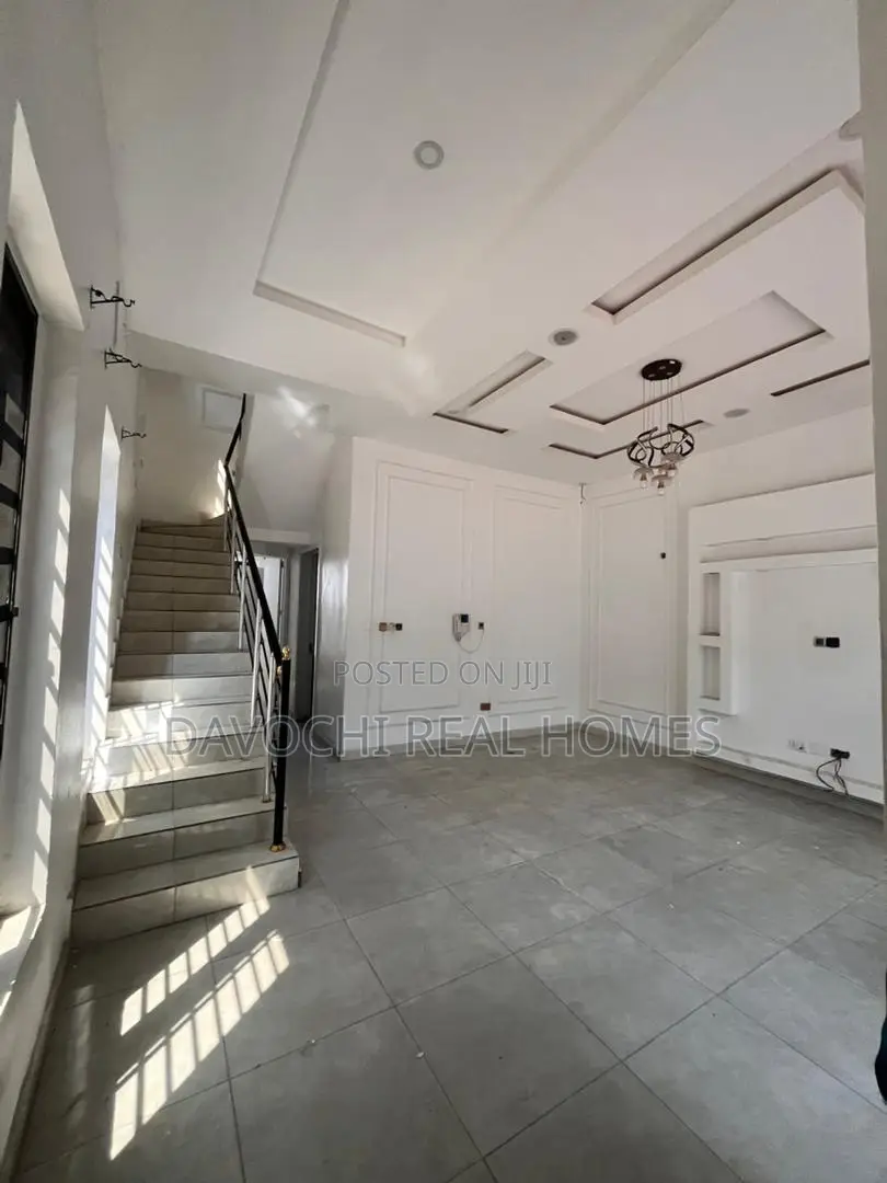 4bdrm Duplex in Ikota for rent in Ikota