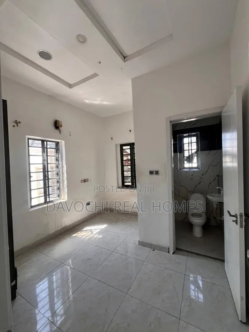 4bdrm Duplex in Ikota for rent in Ikota