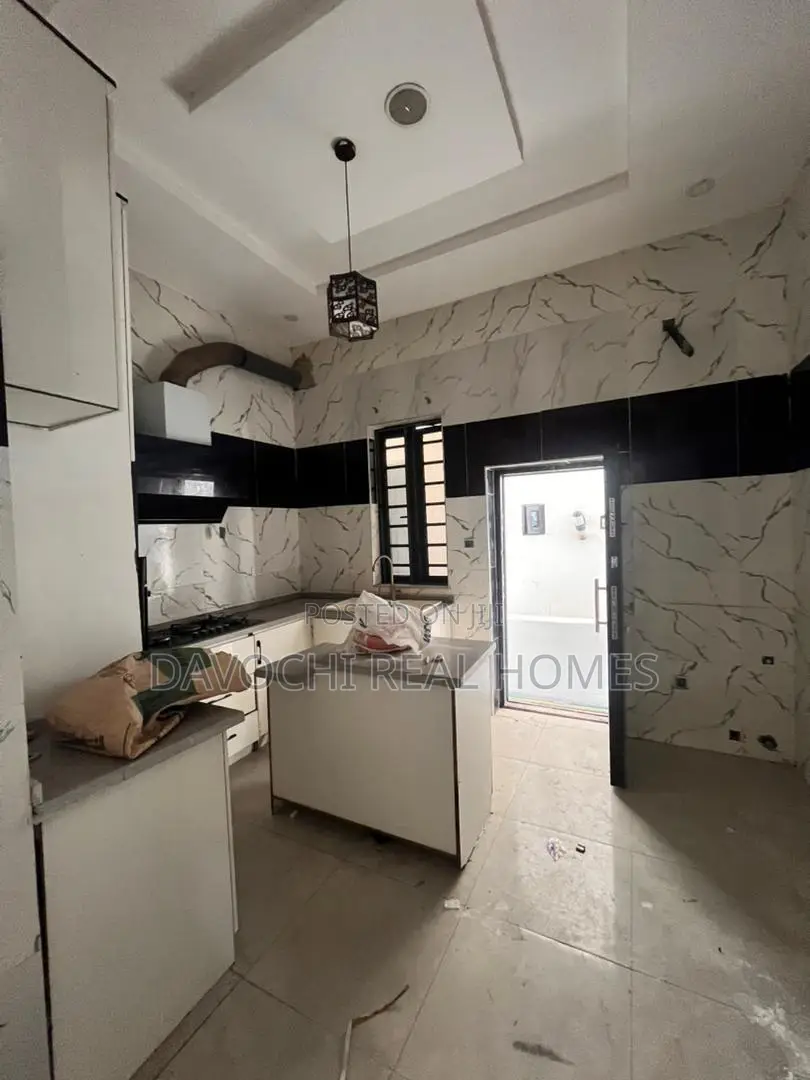 4bdrm Duplex in Ikota for rent in Ikota