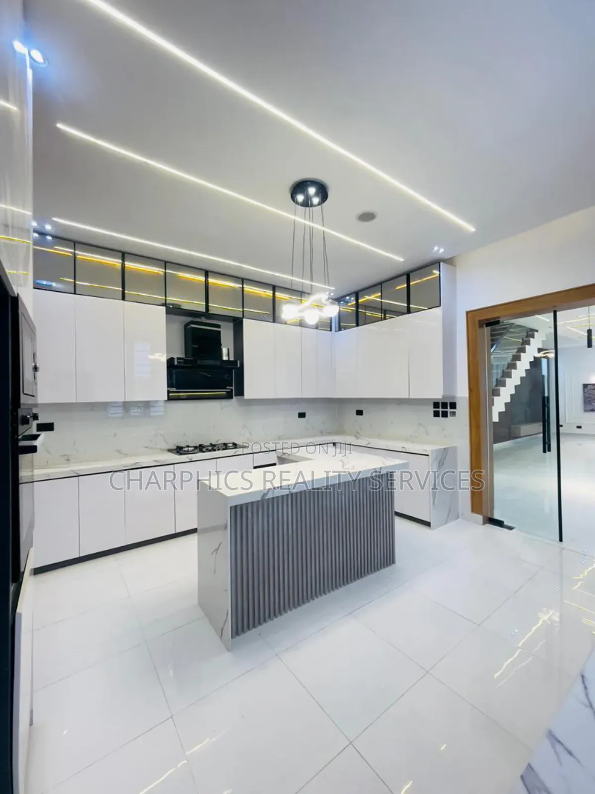5bdrm Duplex in Lekki Phase 2 for sale in Lekki Phase 2