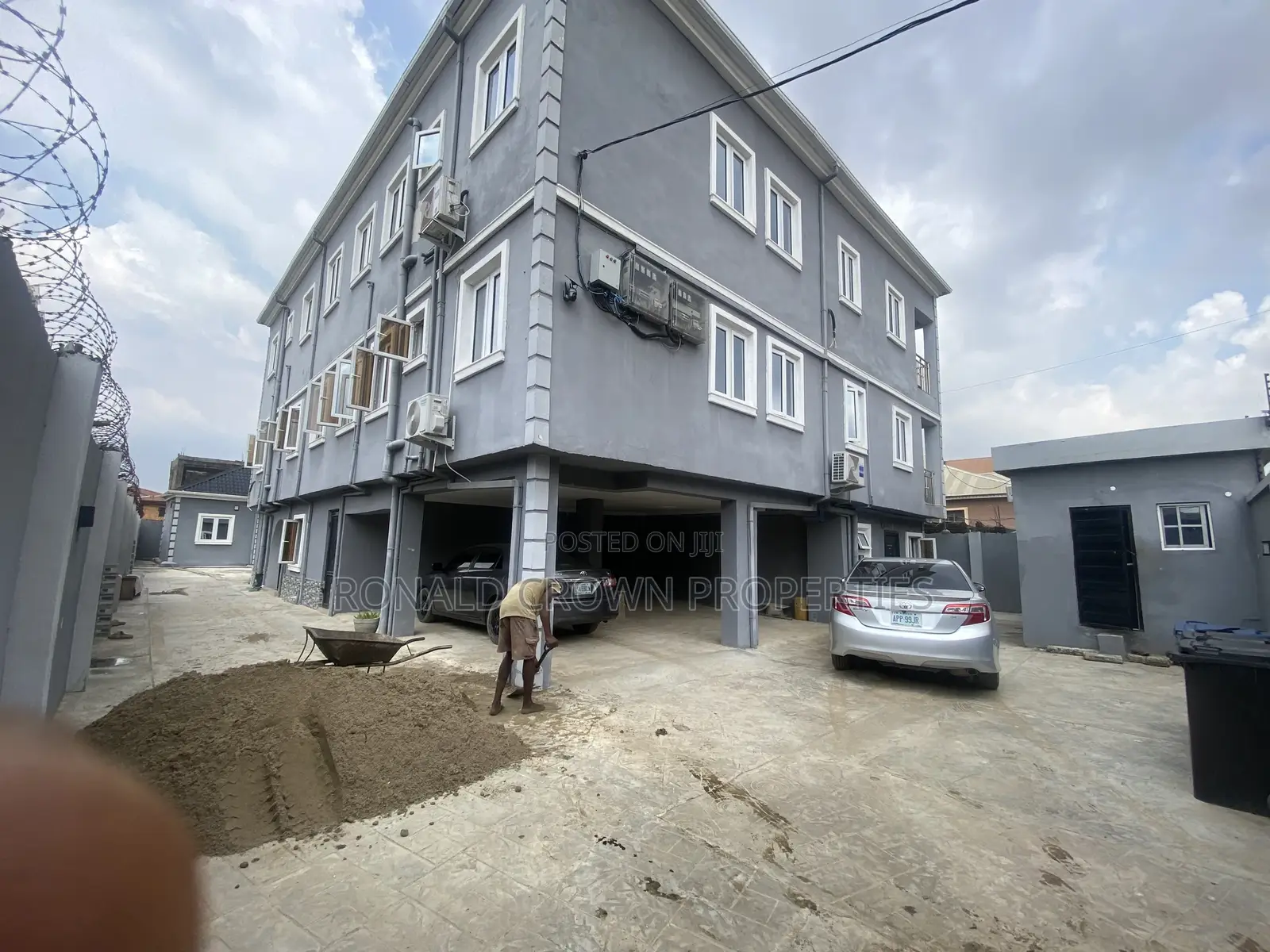 8bdrm Block of Flats in Ago Palace for sale in Ago Palace