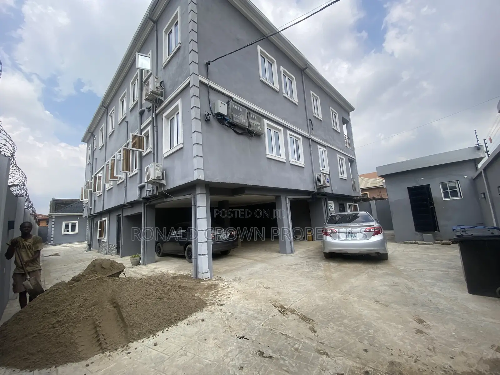 8bdrm Block of Flats in Ago Palace for sale in Ago Palace