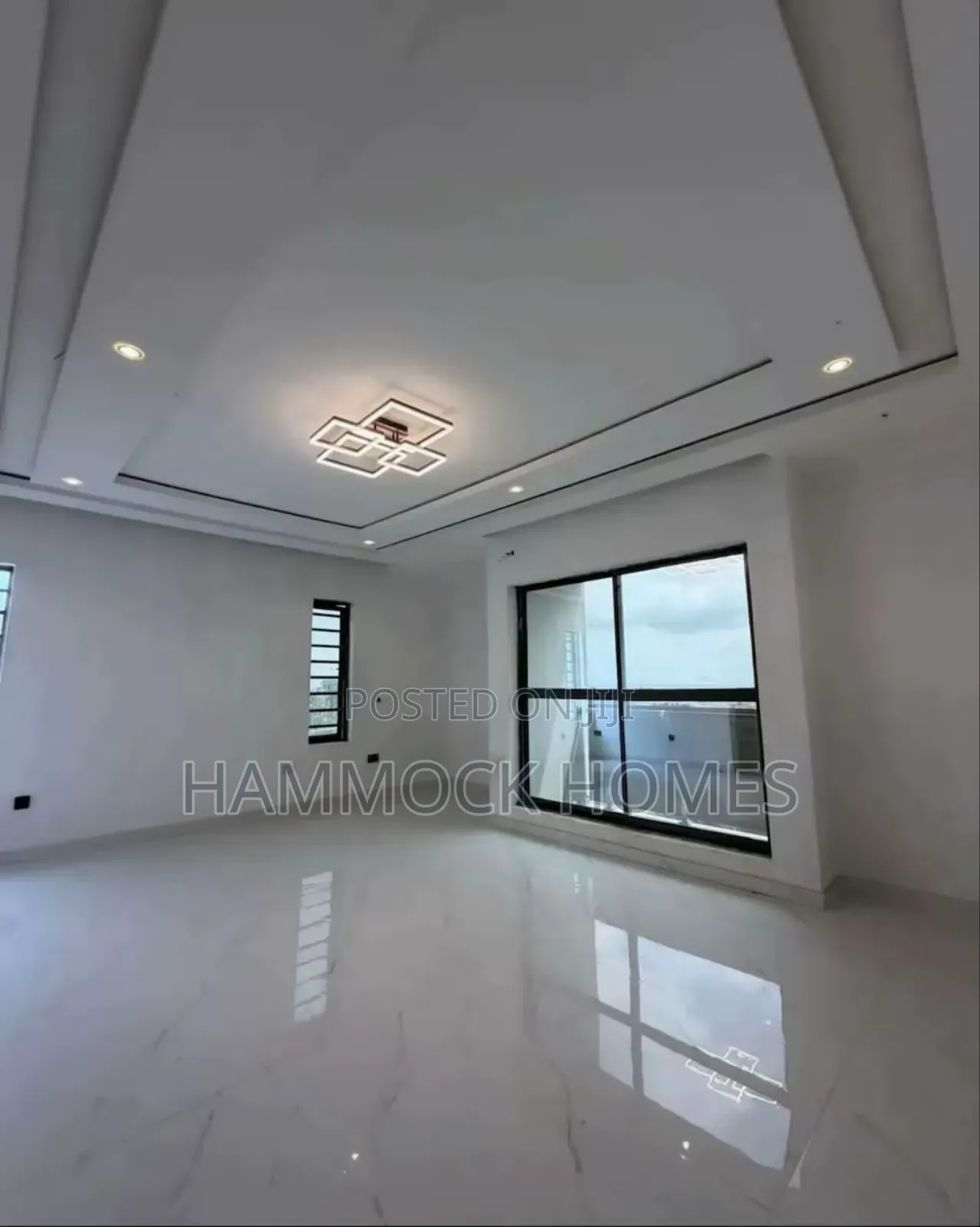 5bdrm Penthouse in Agodi Gra for sale in Agodi