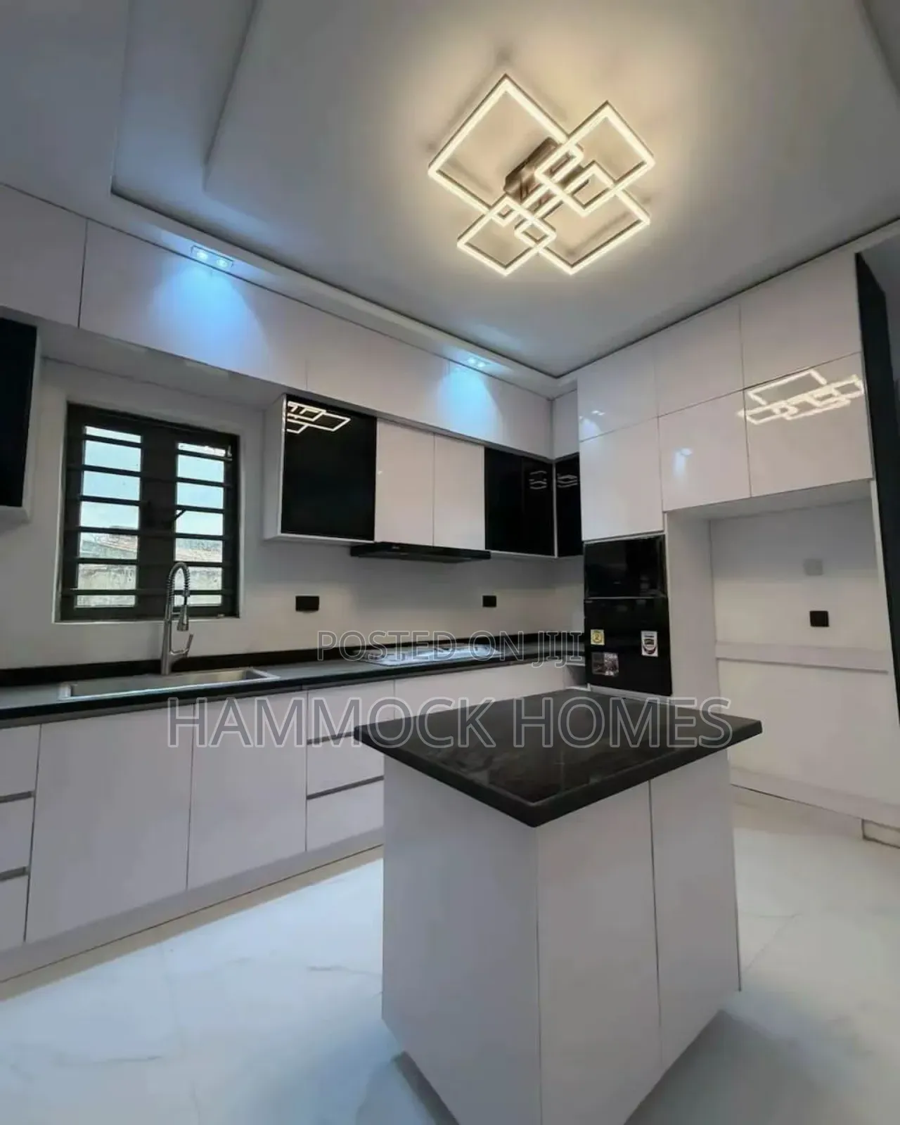 5bdrm Penthouse in Agodi Gra for sale in Agodi