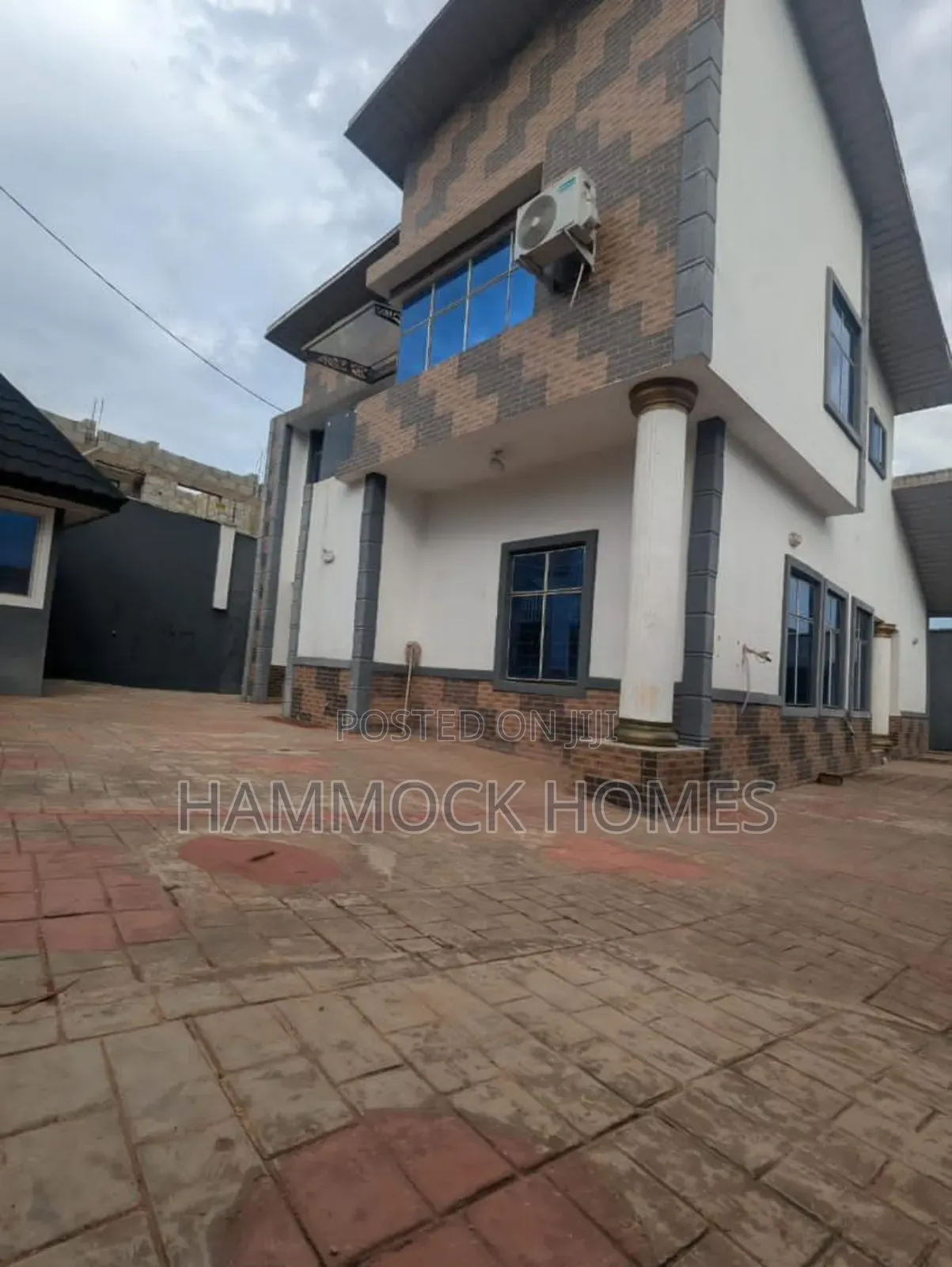 4bdrm Duplex in Unity Estate, Eleyele for sale in Eleyele
