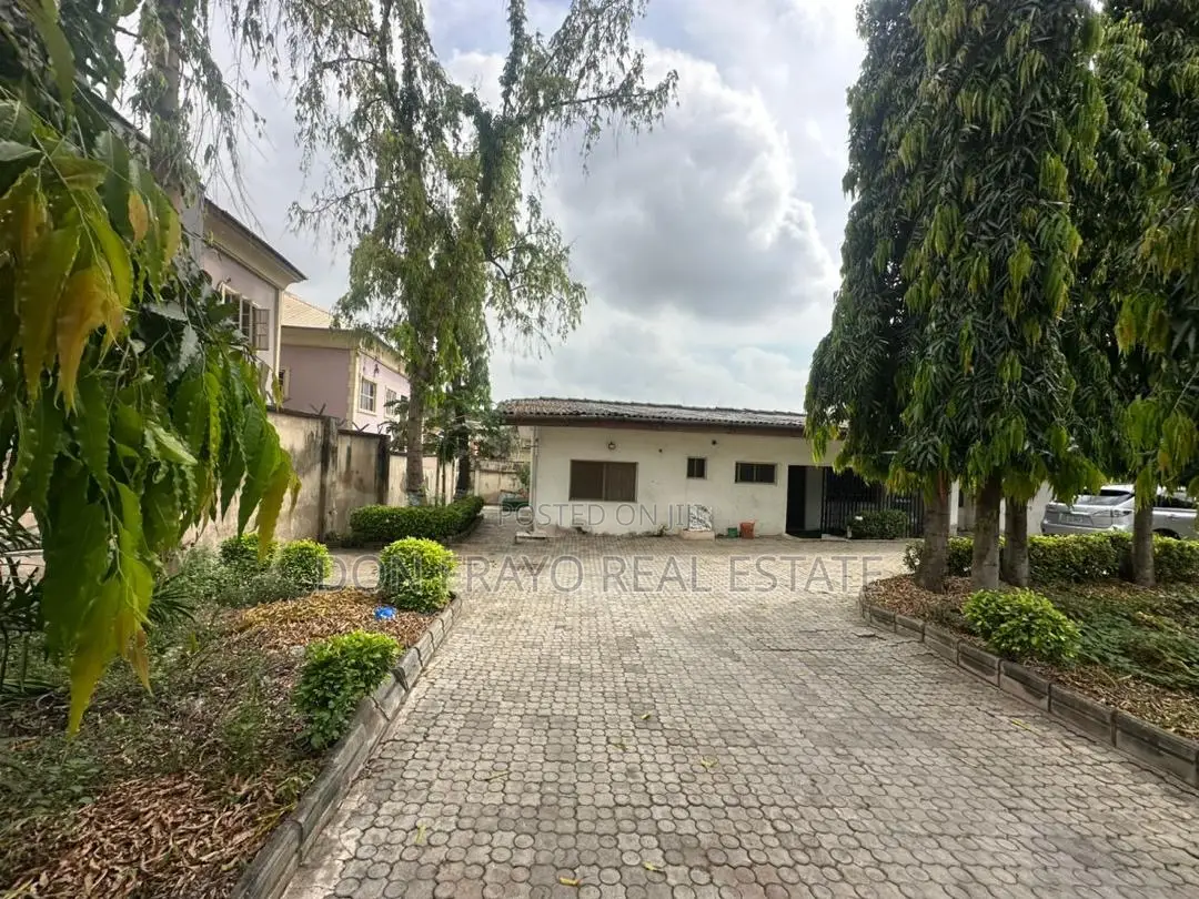 5bdrm Bungalow in Main Ikolaba Estate, Bodija for sale in Bodija