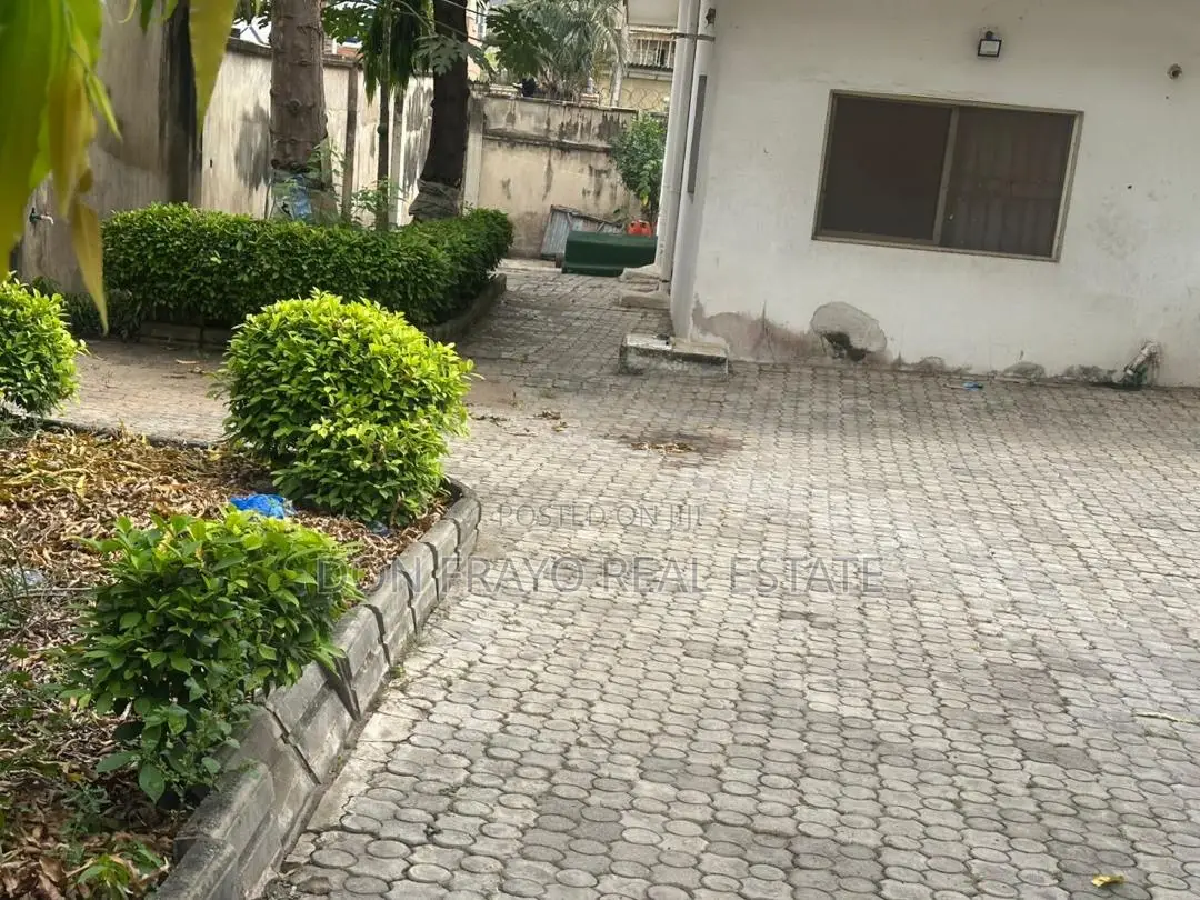 5bdrm Bungalow in Main Ikolaba Estate, Bodija for sale in Bodija