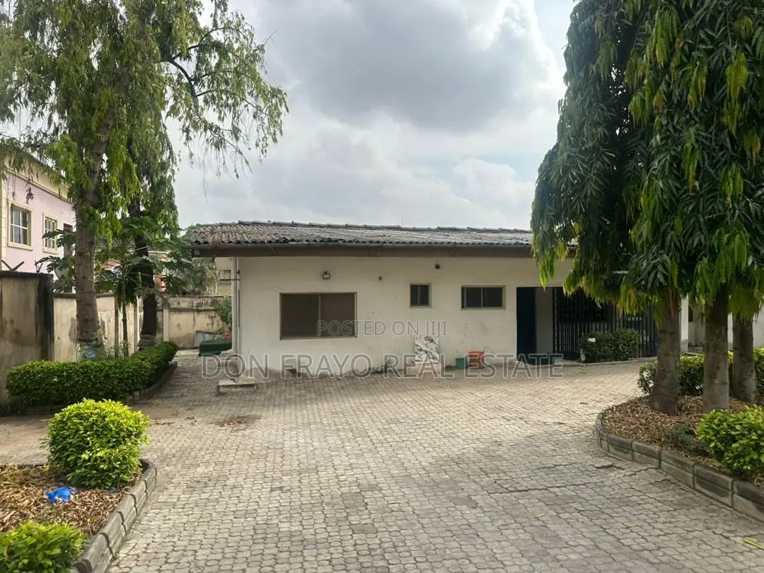 5bdrm Bungalow in Main Ikolaba Estate, Bodija for sale in Bodija