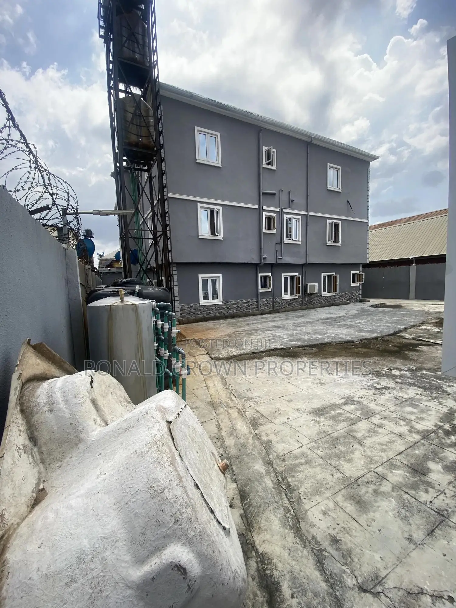 8bdrm Block of Flats in Ago Palace for sale in Ago Palace