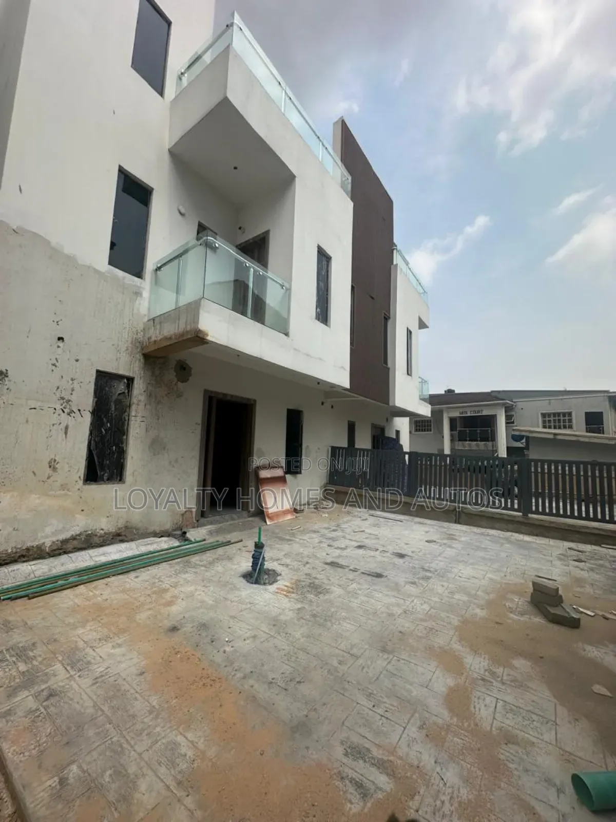 4bdrm Duplex in Gbagada Lagos, Millenuim/UPS for sale in Millenuim/UPS