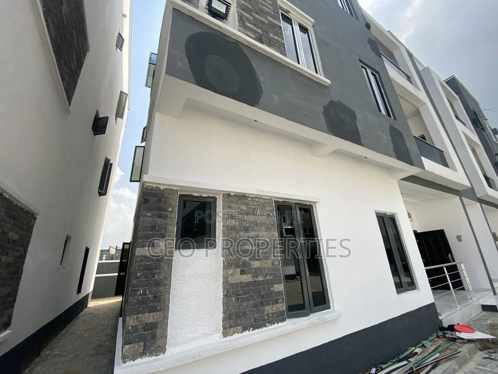 2bdrm Block of Flats in Scheme2/Mobil Rd, Ilaje / Lekki for sale in Ilaje / Lekki
