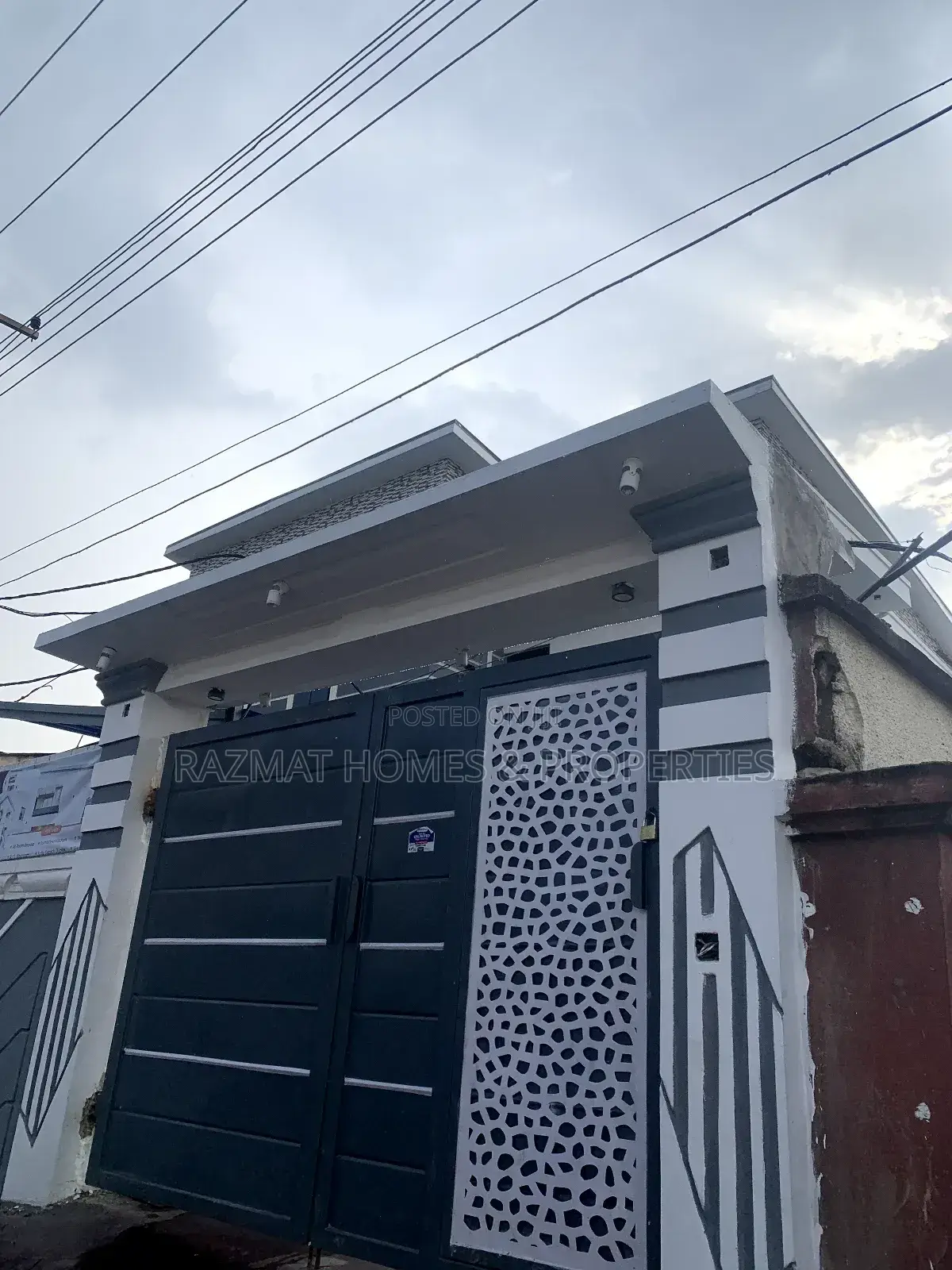 4bdrm Duplex in Medina for sale in Medina