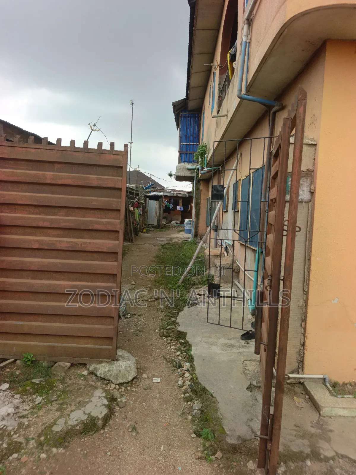 3bdrm Block of Flats in Ladoje, Oko-Oba for sale in Oko-Oba