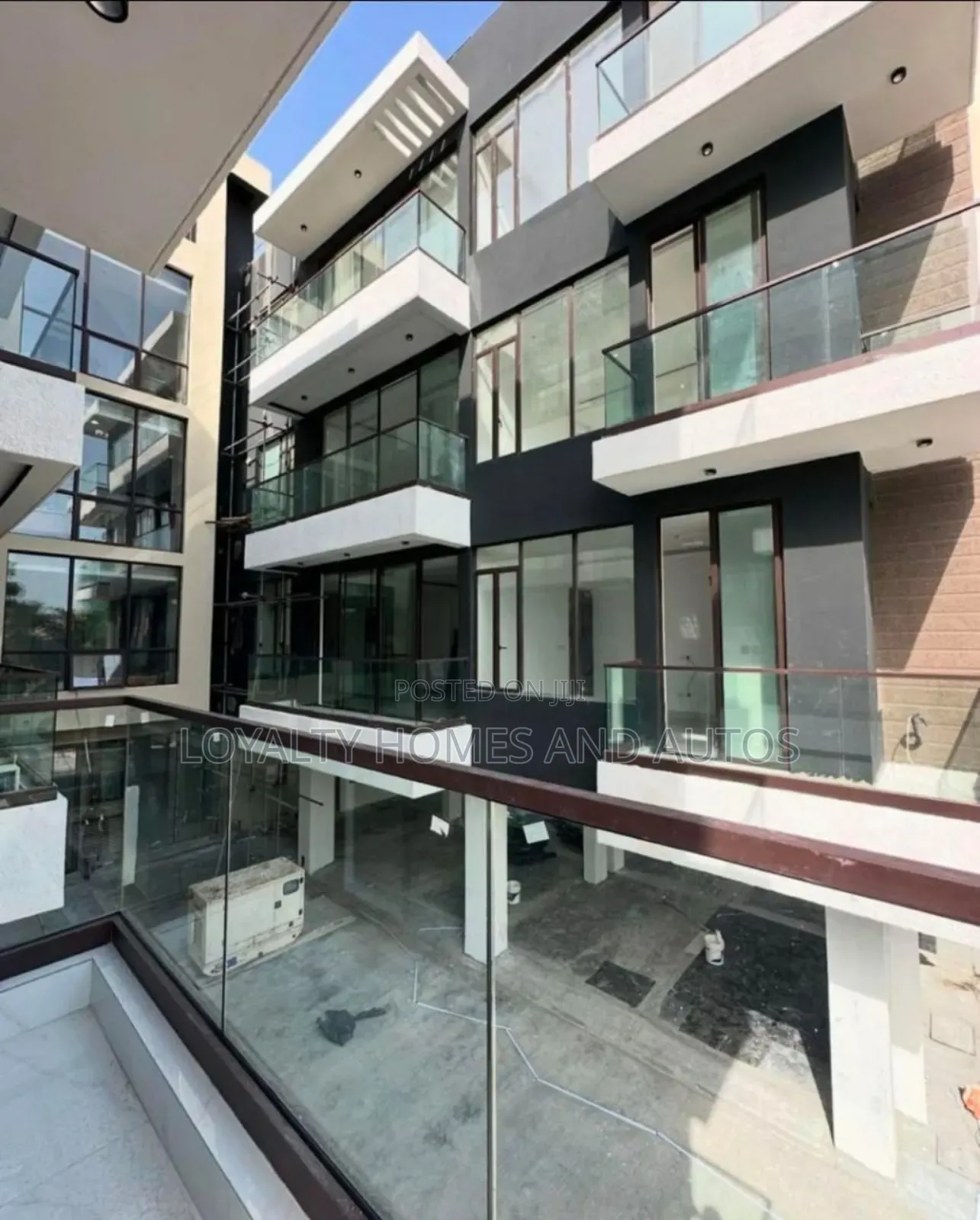 3bdrm Block of Flats in Admiralty Lekki for sale in Lekki Phase 1