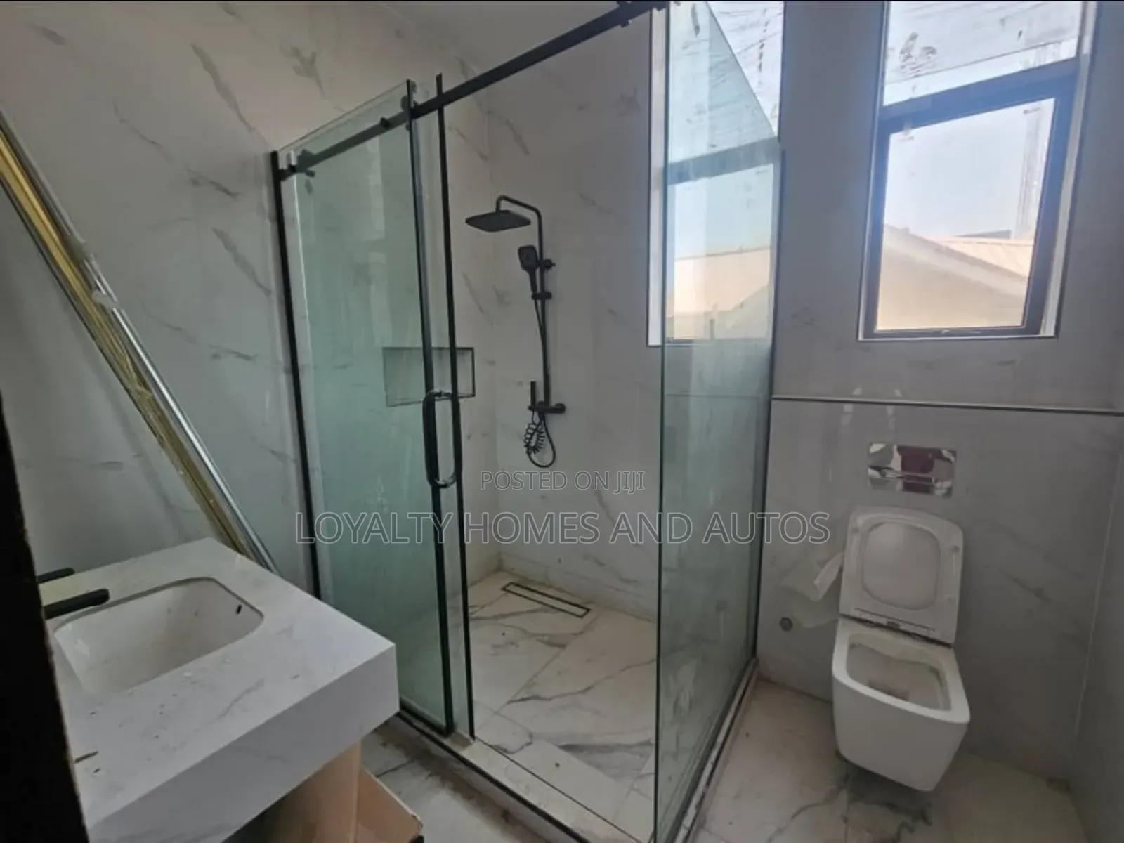 3bdrm Block of Flats in Admiralty Lekki for sale in Lekki Phase 1