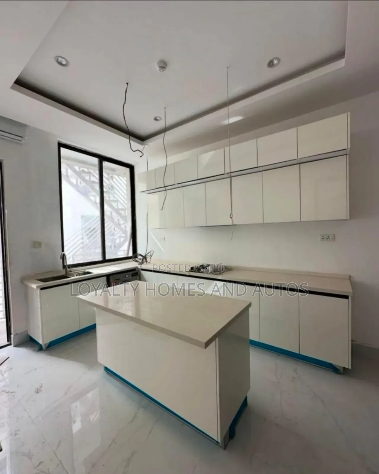 3bdrm Block of Flats in Admiralty Lekki for sale in Lekki Phase 1