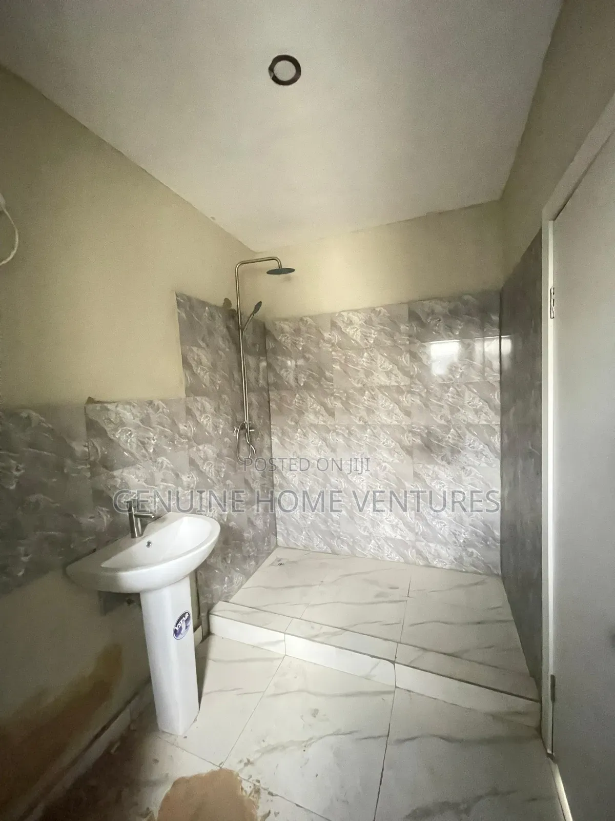 2bdrm Apartment in Surulere for sale in Surulere