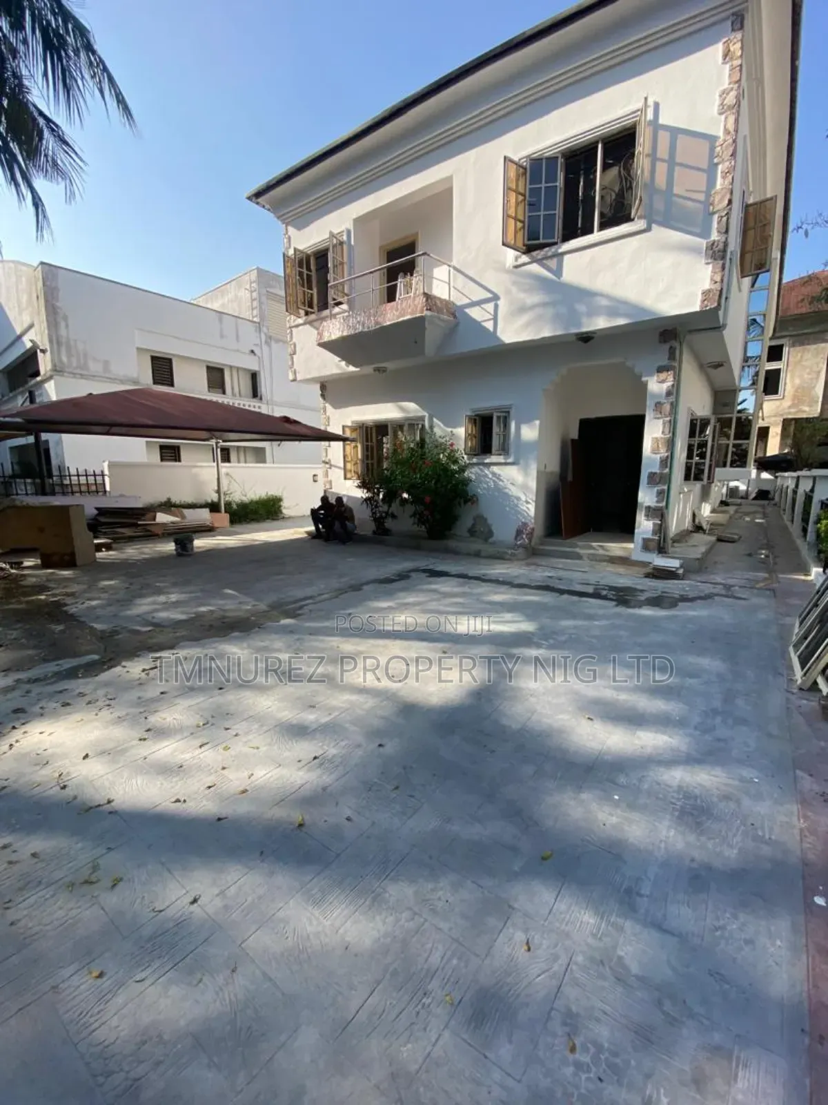 Mini Flat in Chevron for rent in Chevron
