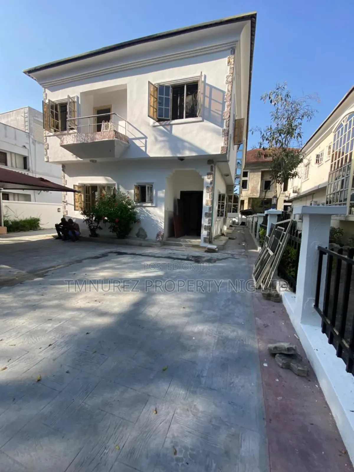 Mini Flat in Chevron for rent in Chevron