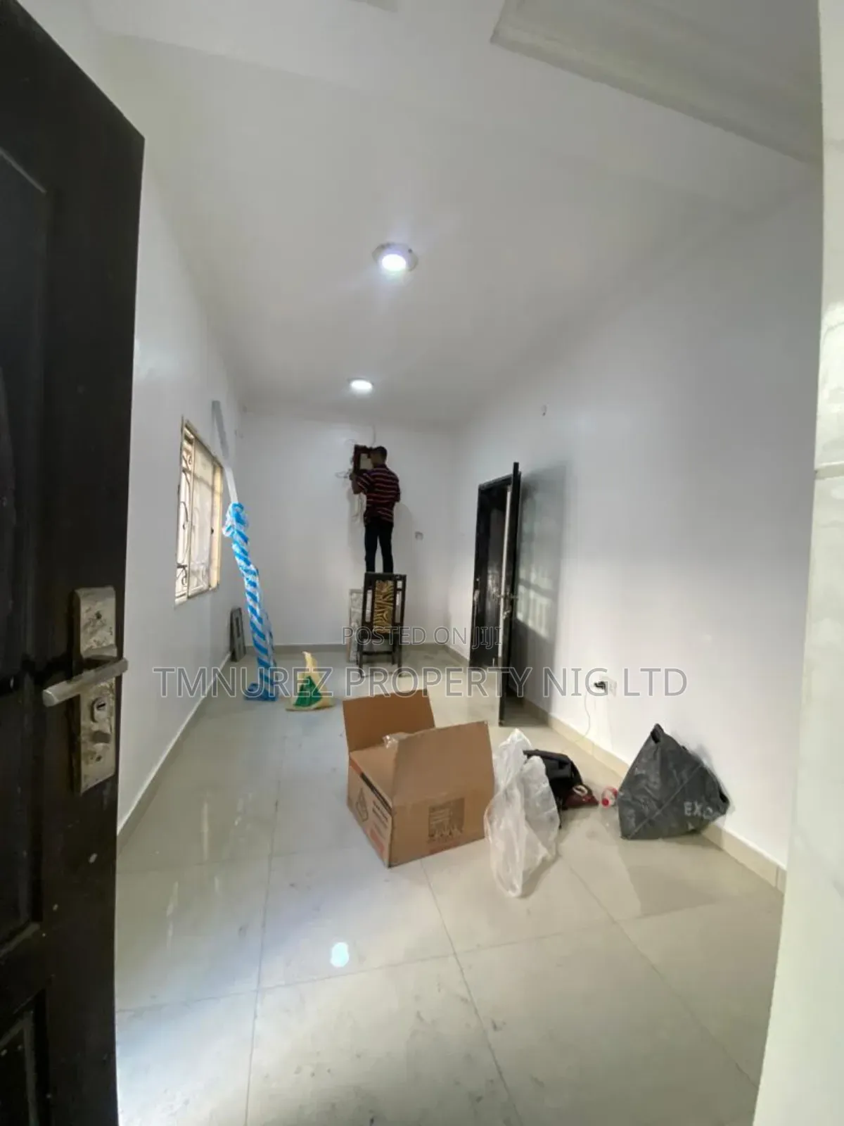 Mini Flat in Chevron for rent in Chevron