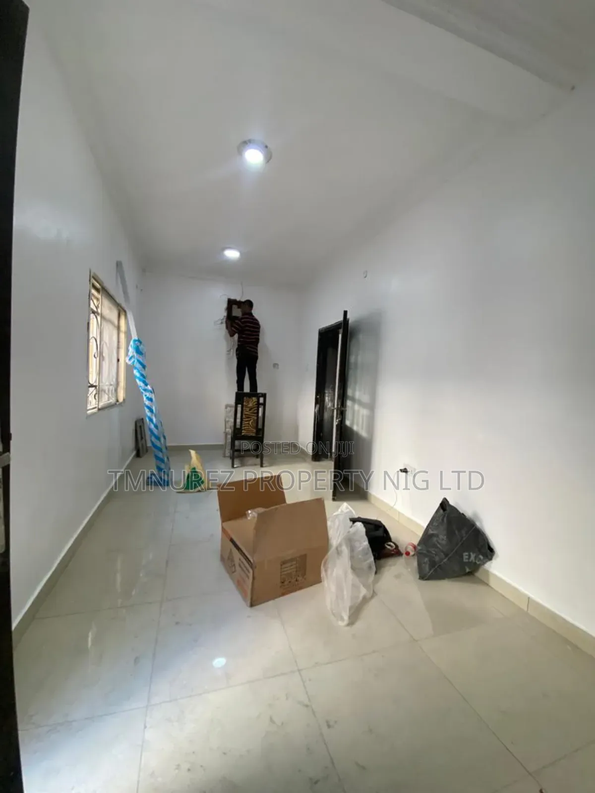 Mini Flat in Chevron for rent in Chevron