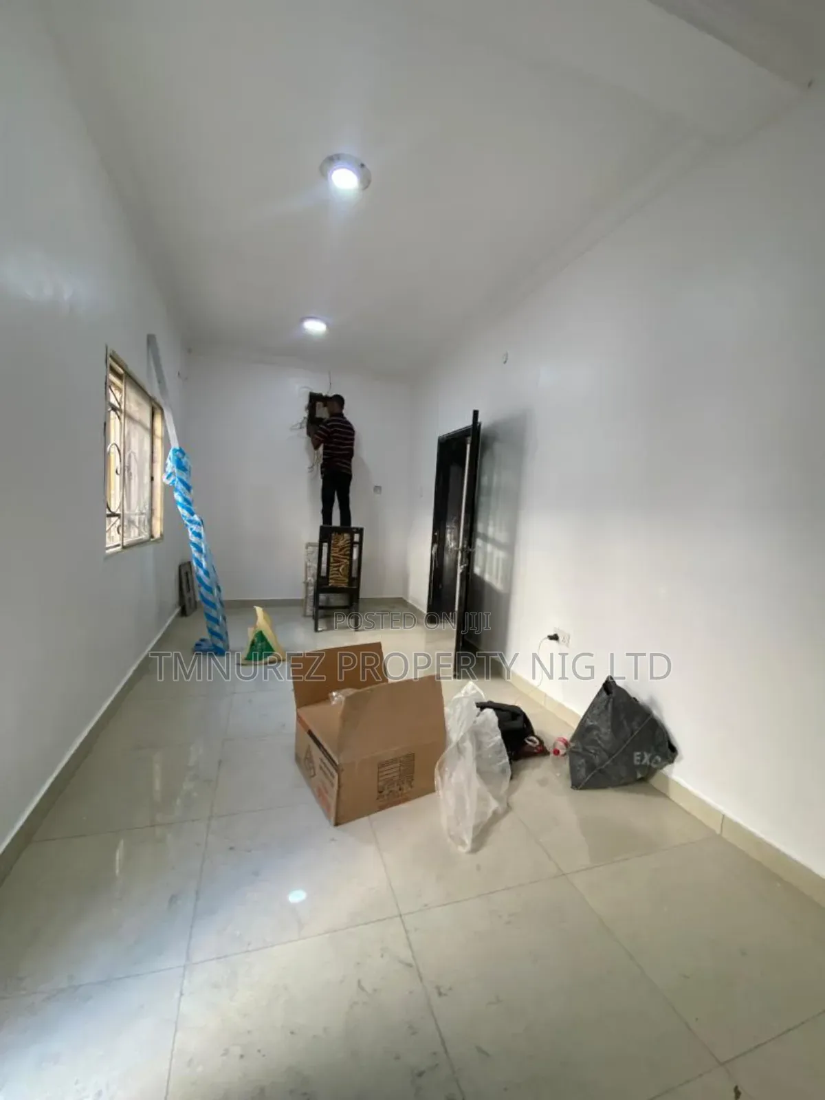 Mini Flat in Chevron for rent in Chevron