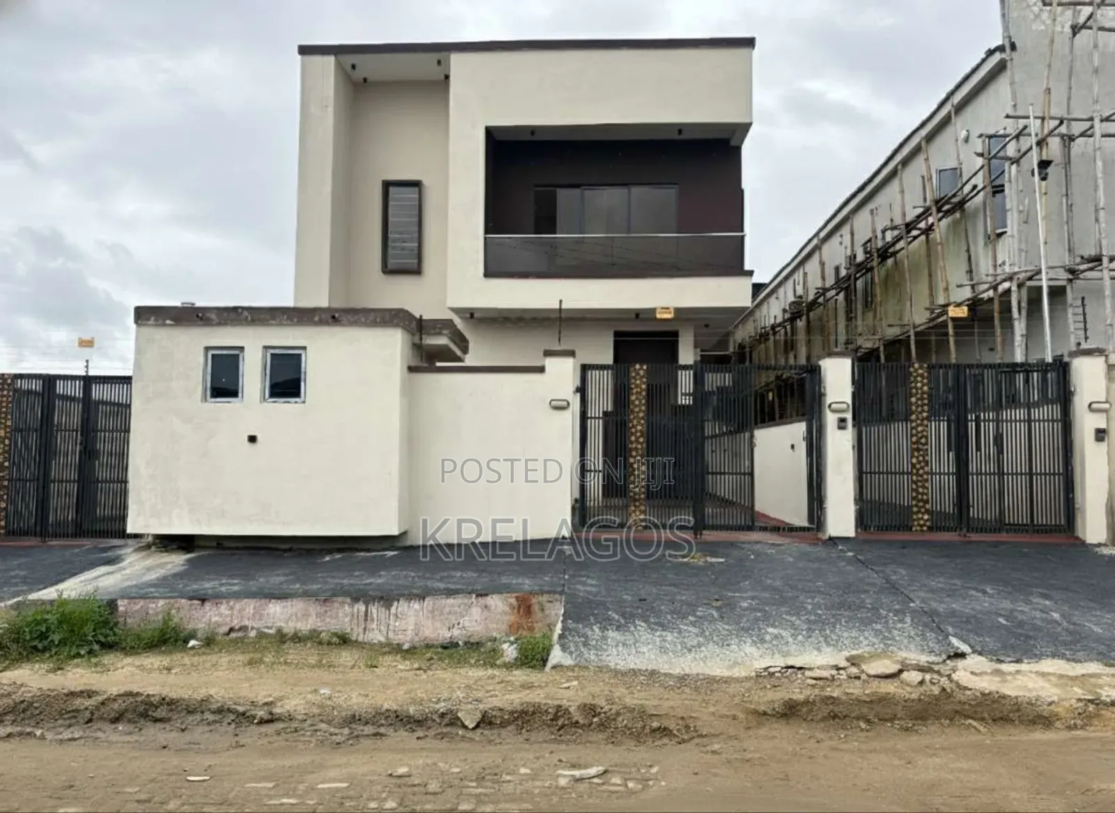 4bdrm Duplex in Abraham Adesanya, Off Lekki-Epe Expressway for sale in Off Lekki-Epe Expressway