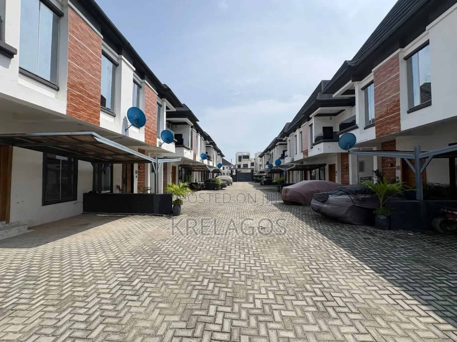 4bdrm Duplex in Orchid, Chevron for sale in Chevron