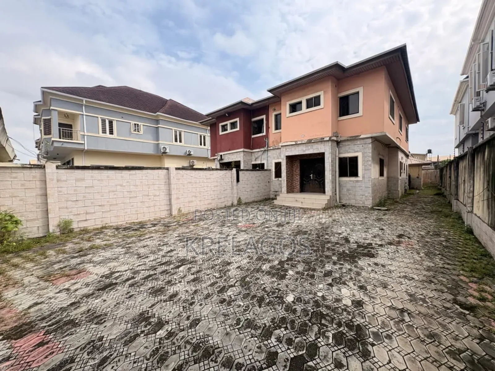 4bdrm Duplex in Agungi for sale in Agungi