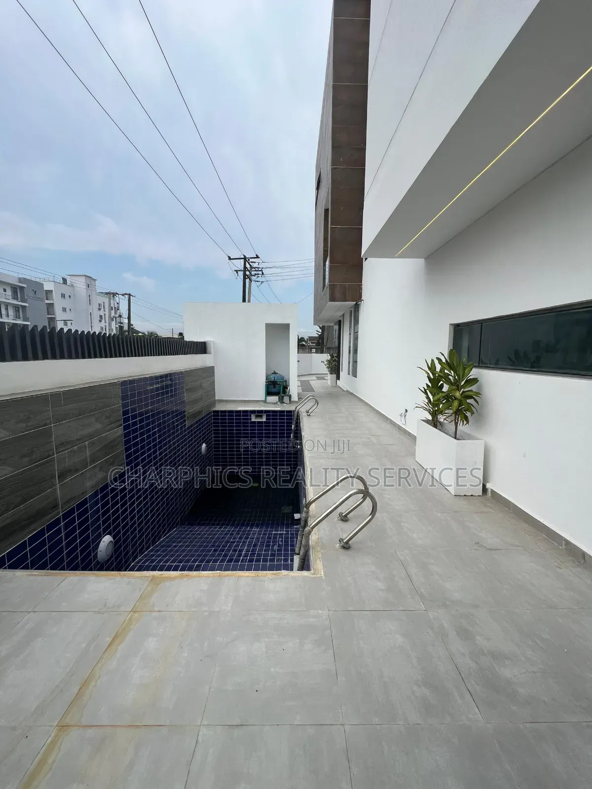 5bdrm Duplex in Lekki Phase 1 for sale in Lekki Phase 1