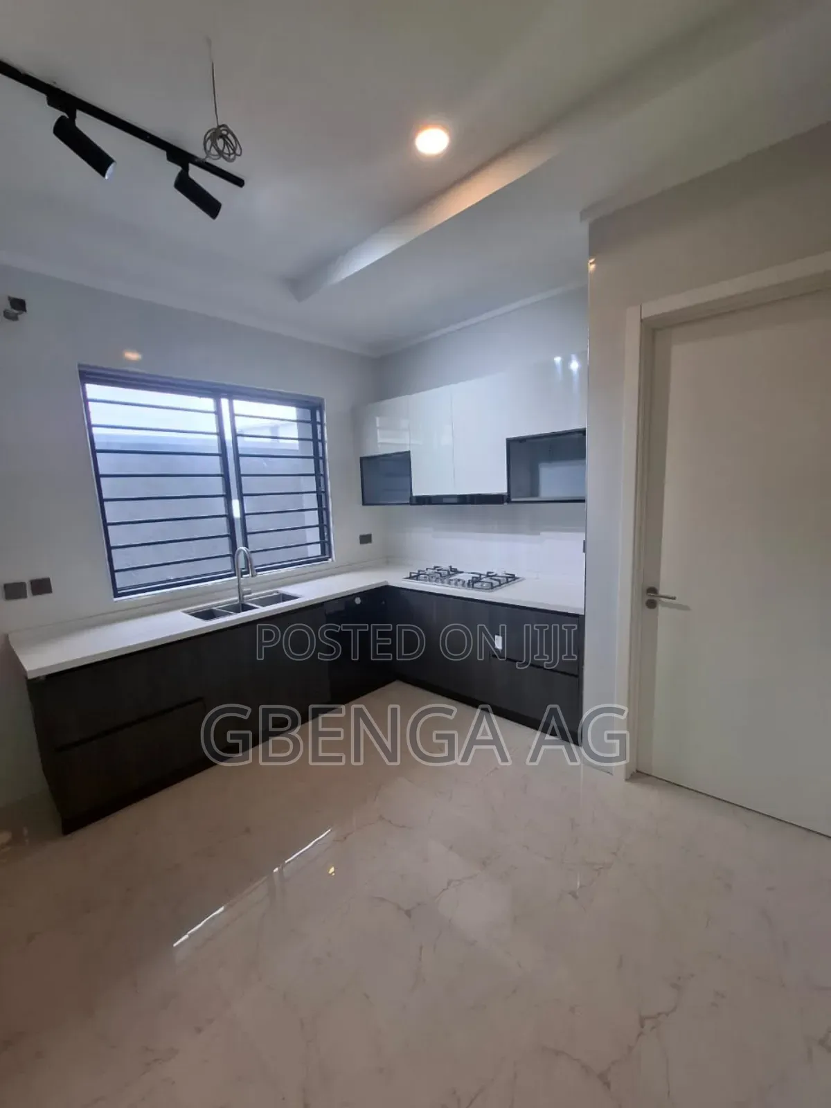 5bdrm Duplex in Lekki Lagos for sale in Lekki Phase 1