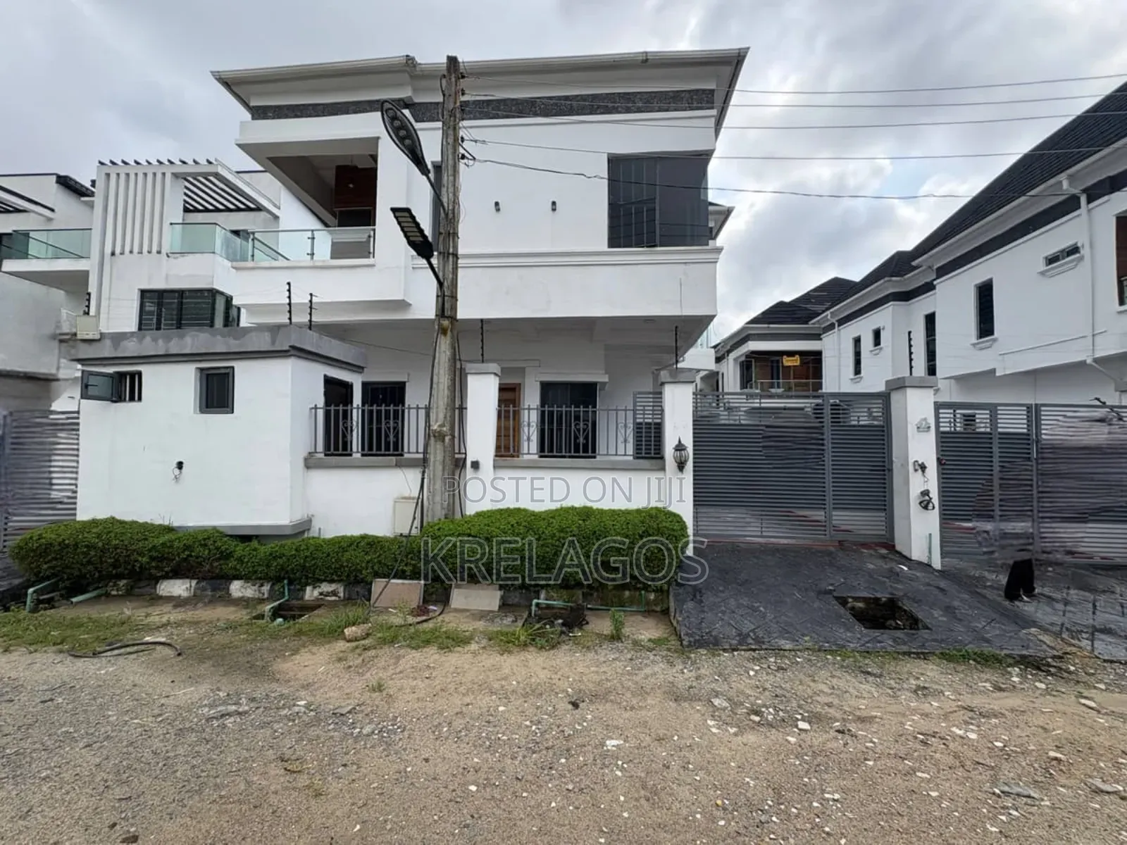 5bdrm Duplex in Chevron for sale in Chevron
