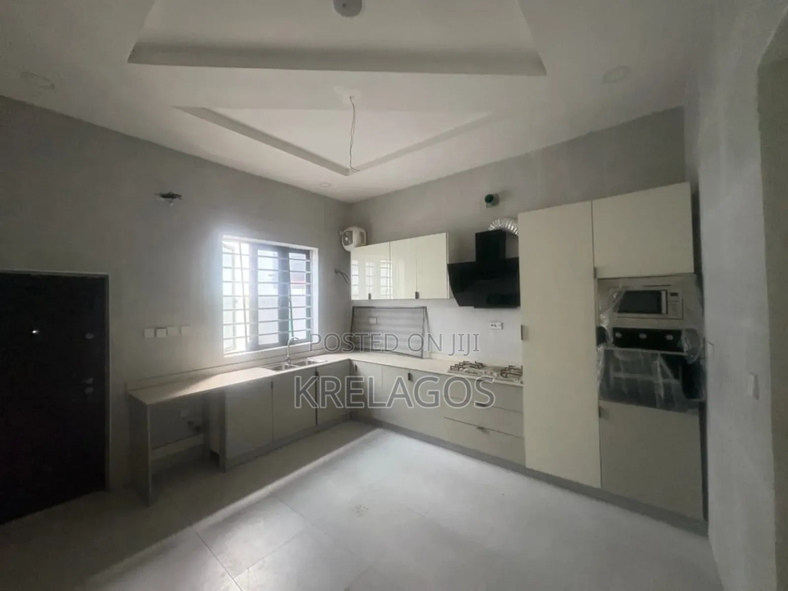 5bdrm Duplex in Chevron for sale in Chevron