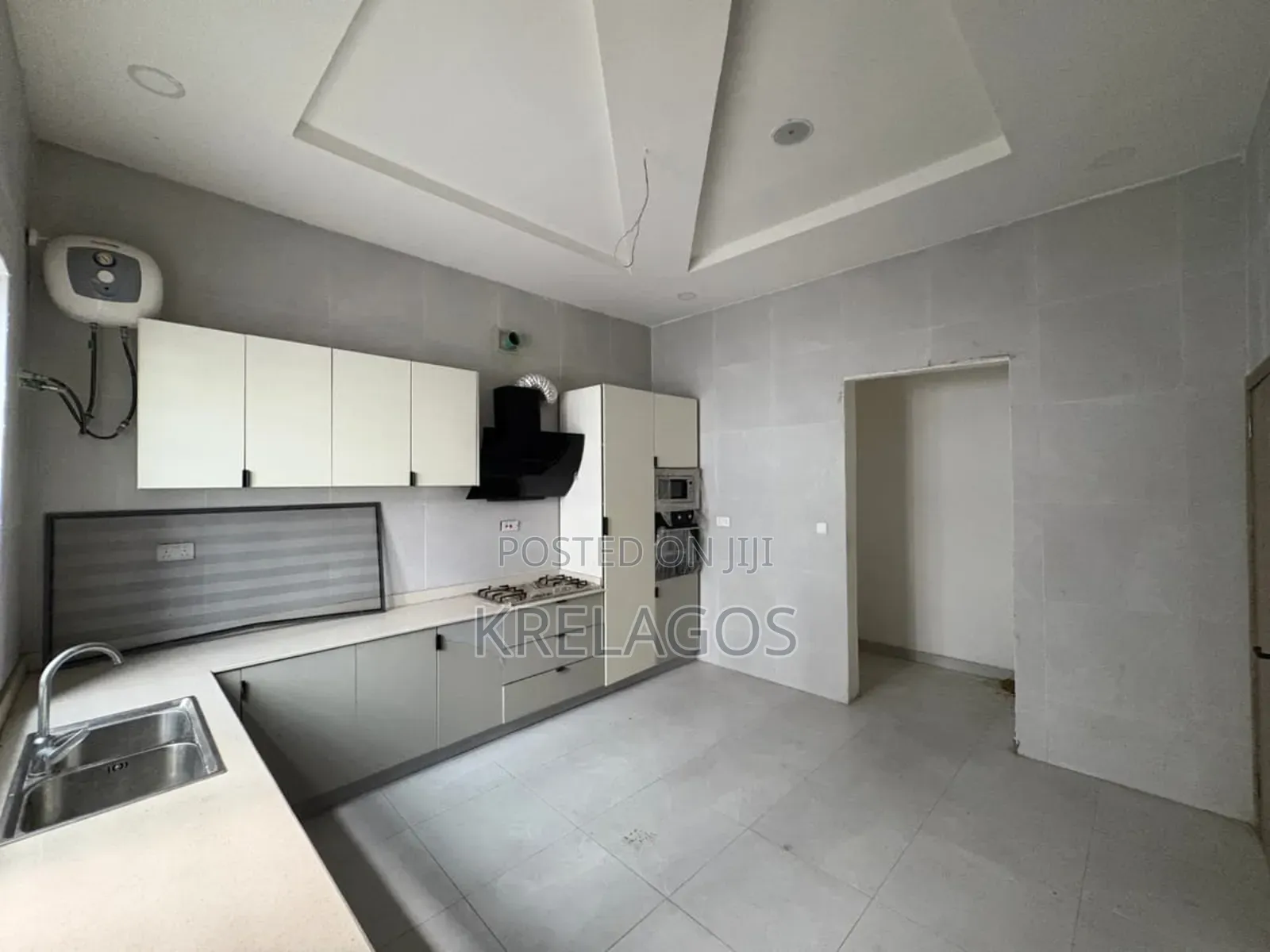5bdrm Duplex in Chevron for sale in Chevron