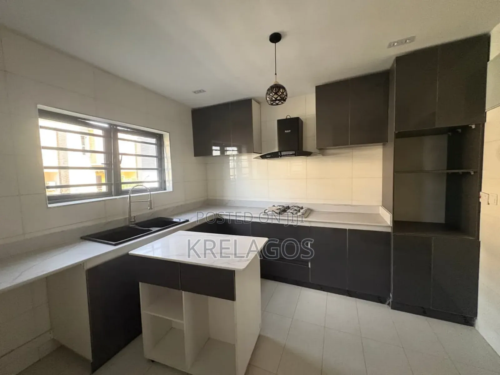 4bdrm Duplex in Agungi for sale in Agungi