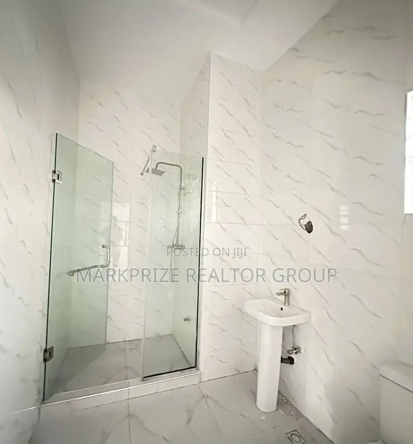 3bdrm Apartment in Surulere Lagos for sale in Surulere