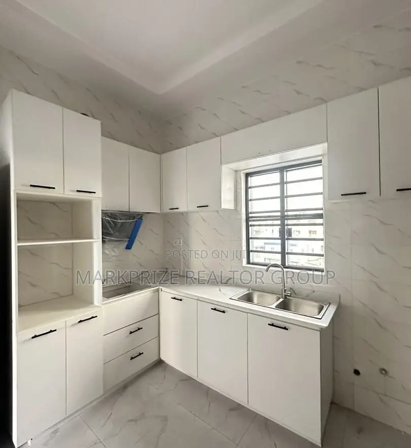 3bdrm Apartment in Surulere Lagos for sale in Surulere