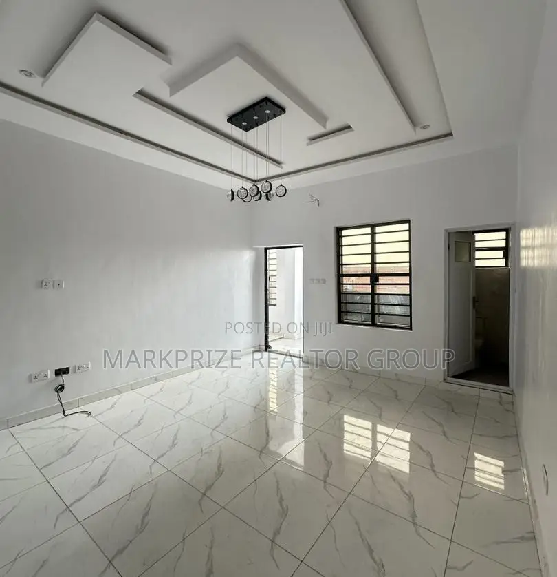 3bdrm Apartment in Surulere Lagos for sale in Surulere
