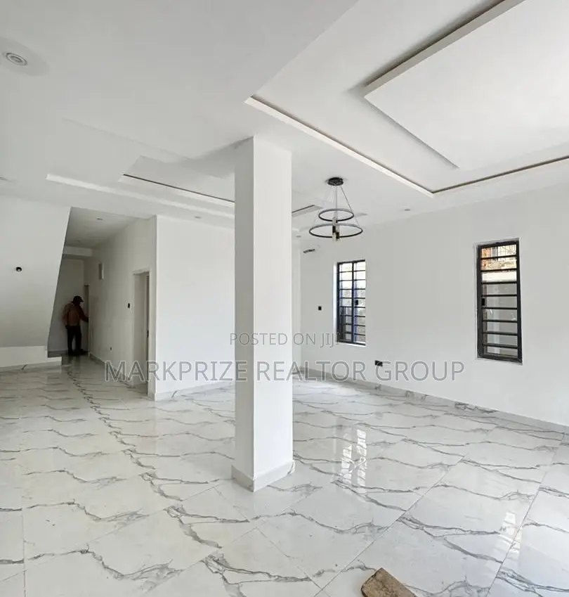 4bdrm Duplex in Magodo Phase 1 Lagos for sale in Magodo