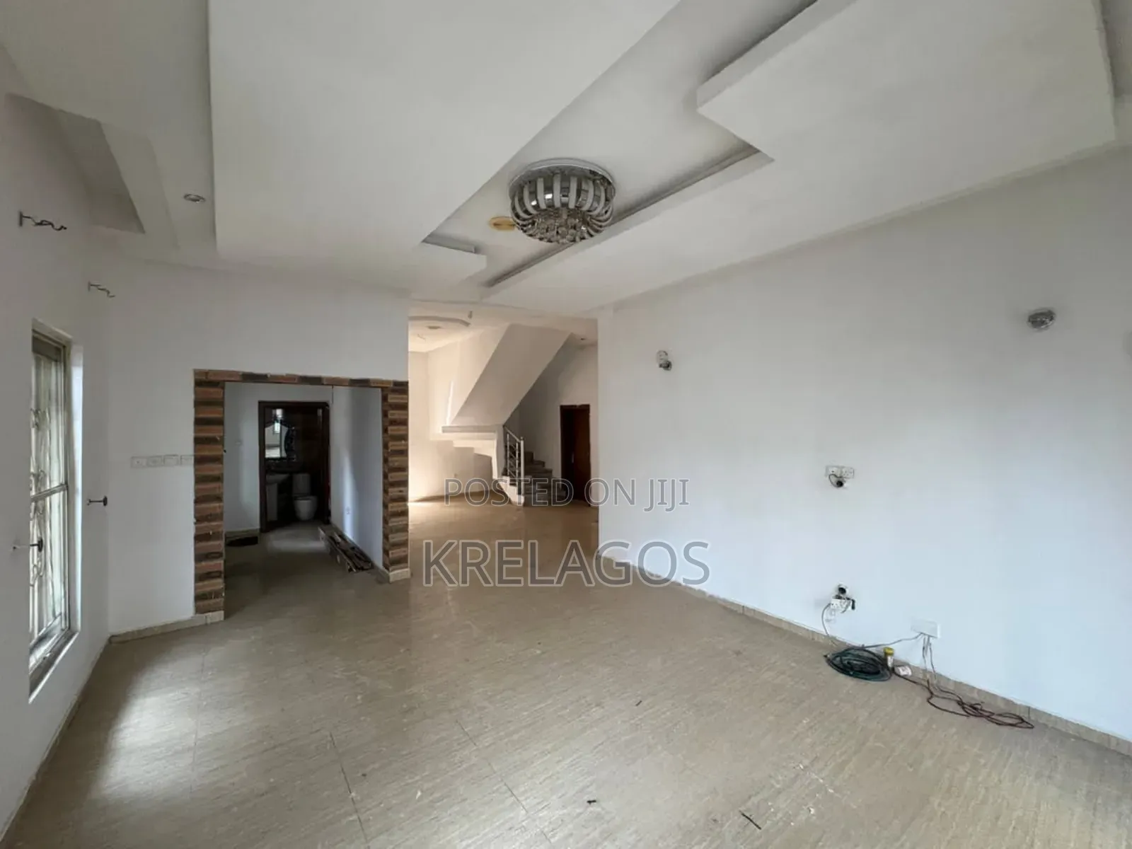 5bdrm Duplex in Chevron for sale in Chevron