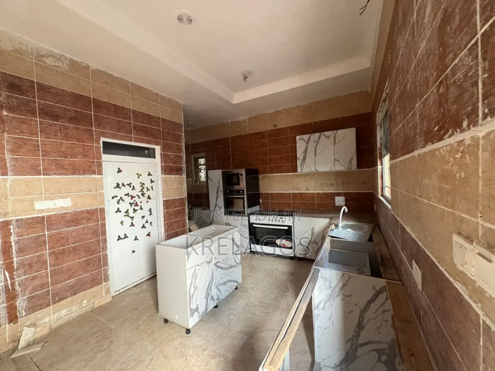 5bdrm Duplex in Chevron for sale in Chevron