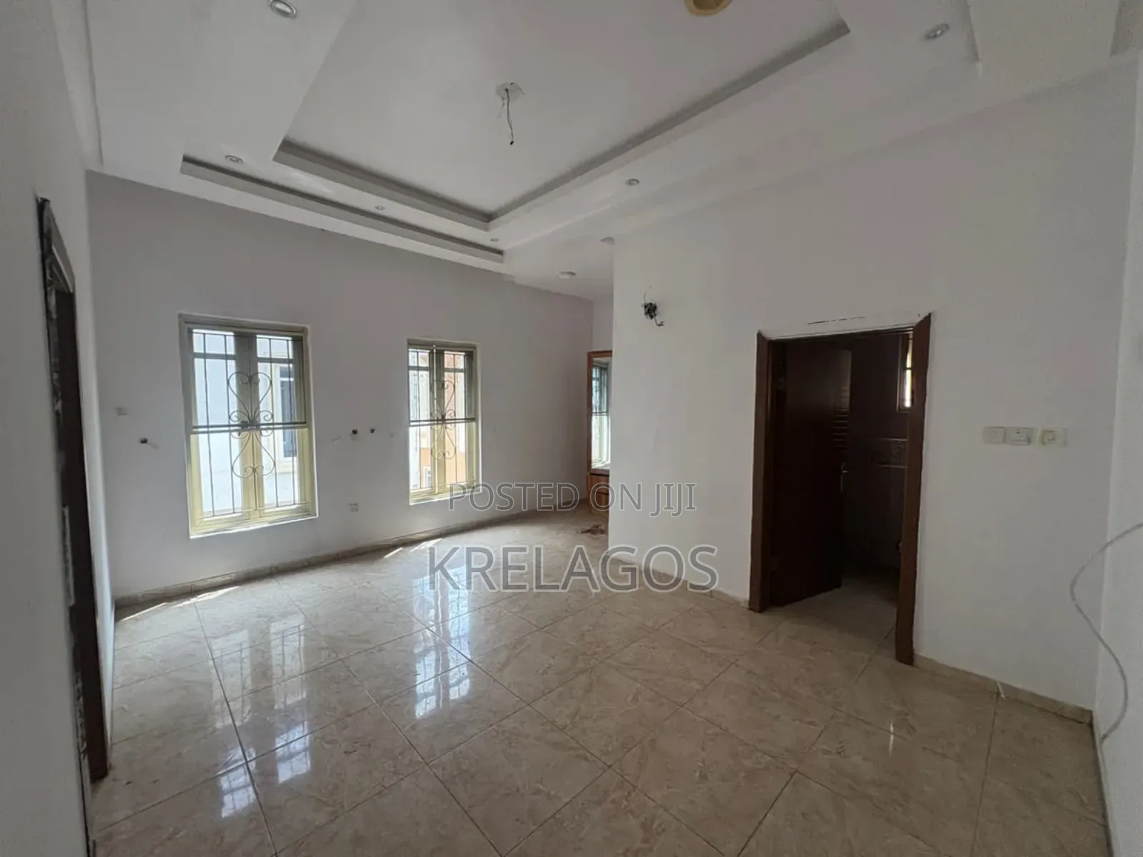 5bdrm Duplex in Chevron for sale in Chevron