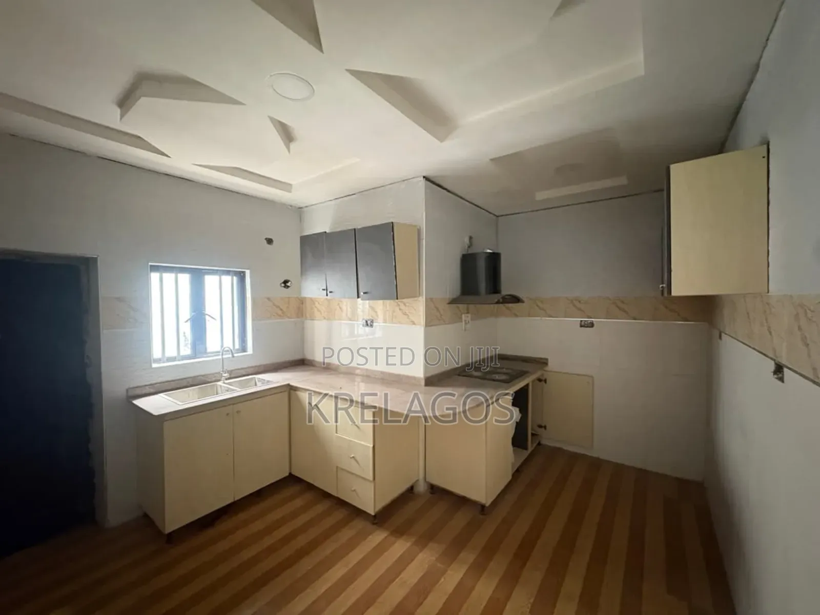 4bdrm Duplex in Idado for sale in Idado