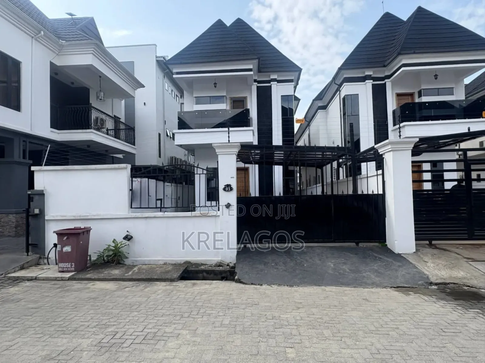 5bdrm Duplex in Chevron for sale in Chevron