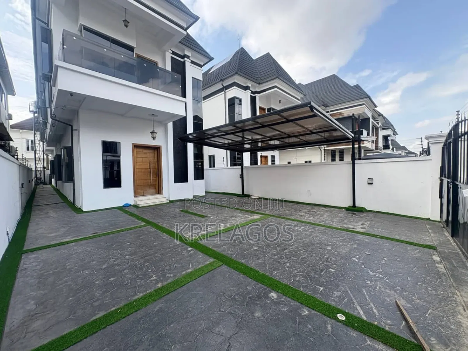 5bdrm Duplex in Chevron for sale in Chevron