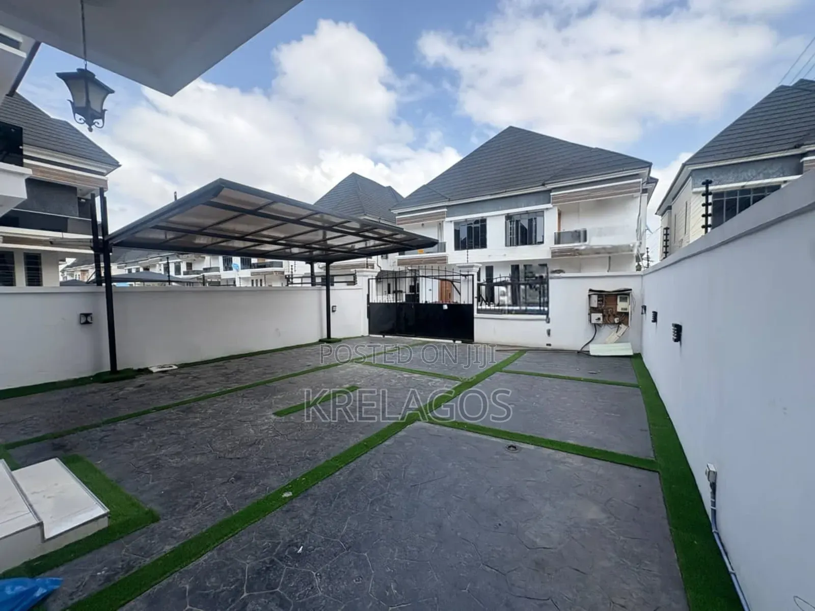 5bdrm Duplex in Chevron for sale in Chevron