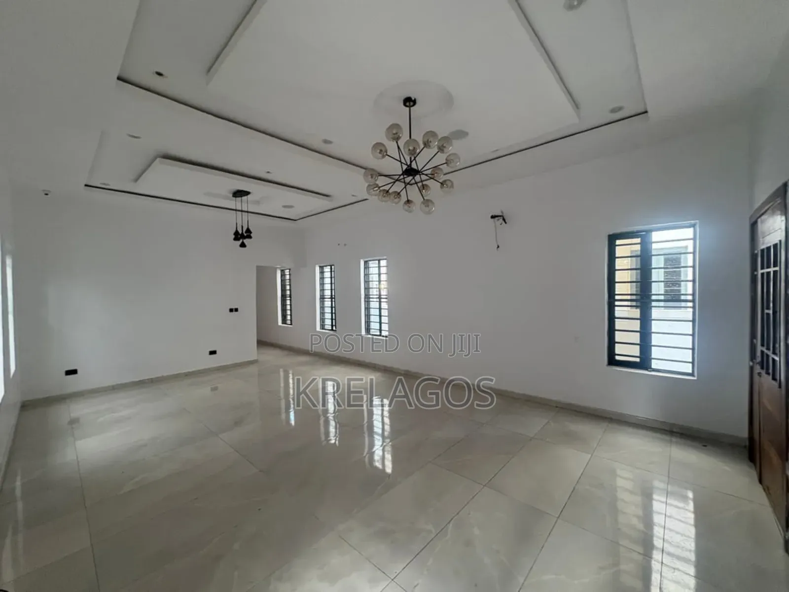 5bdrm Duplex in Chevron for sale in Chevron
