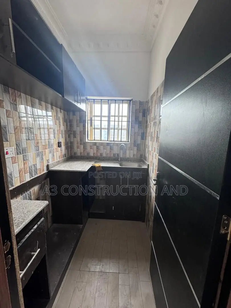 3bdrm Block of Flats in Alafia Estate Akobo for rent in Akobo