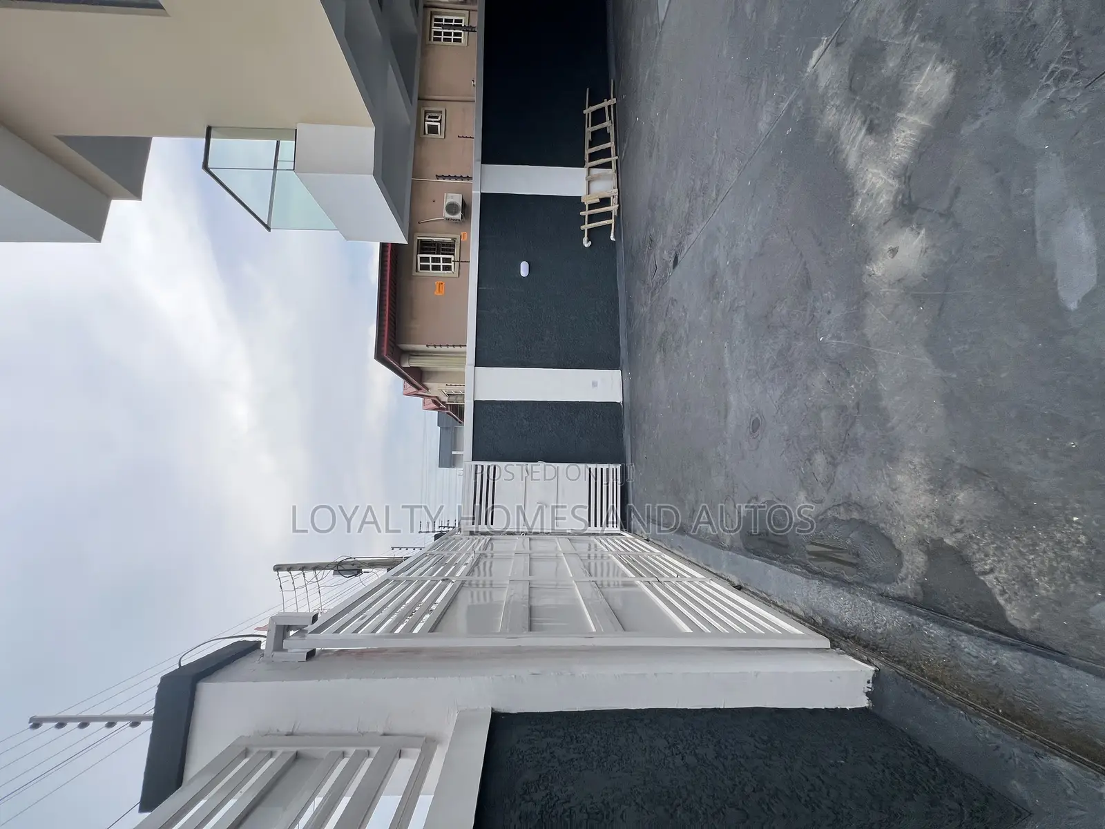 4bdrm Duplex in An Estate At Off for sale in Ikeja