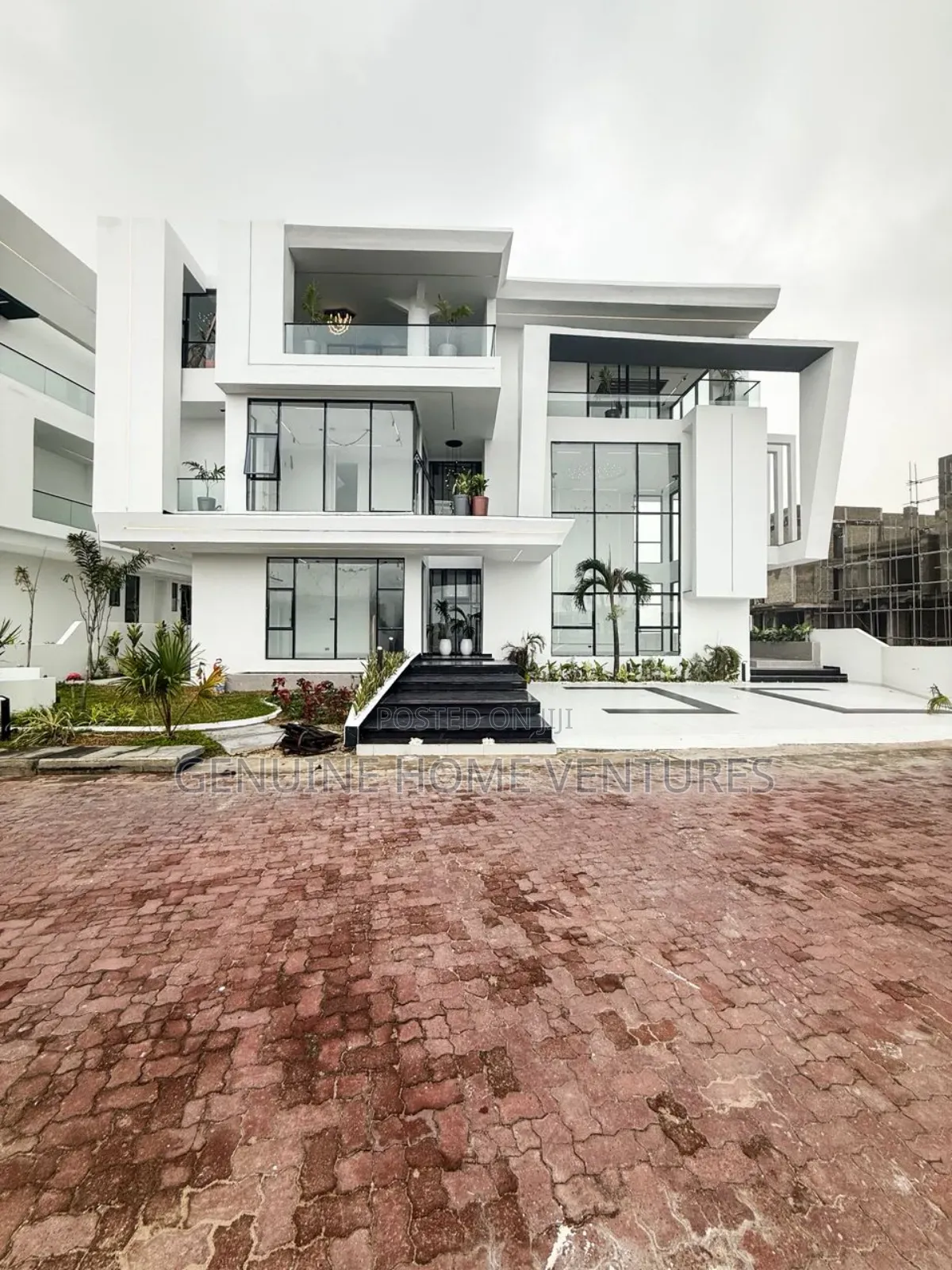 5bdrm Duplex in Osapa London Lekki for sale in Osapa london